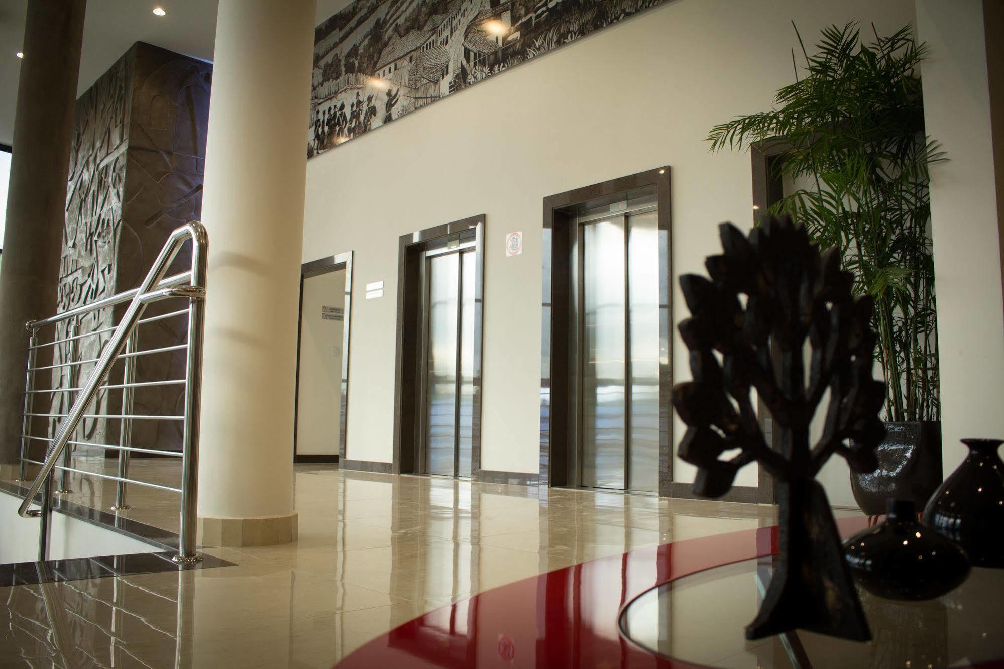Minas Platinum Hotel & Convention Conselheiro Lafaiete Extérieur photo